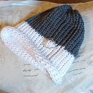 Loom knit hat Weave Adult sz white gray Silver Statement Cloud hair clip